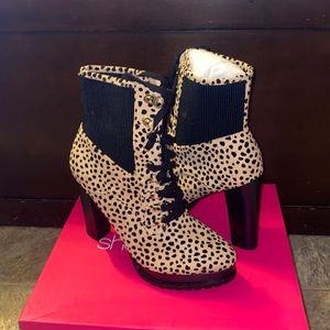 Lace up print boots